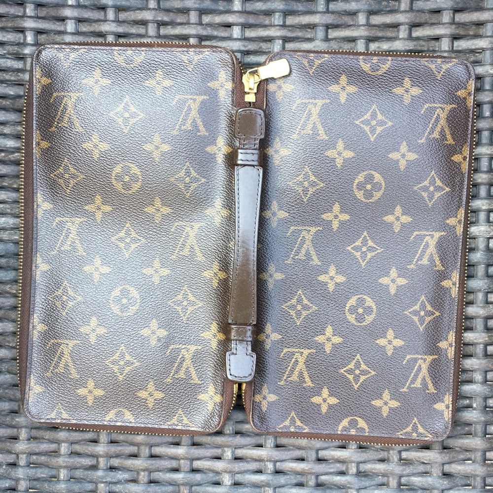 Louis Vuitton voyager organizer